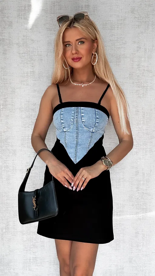 Dzianinowa elastyczna sukienka z jeansowym dekoltem - P588