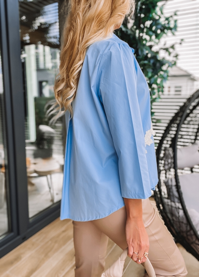 Elegancka błękitna bluzka KORONKA - K361A