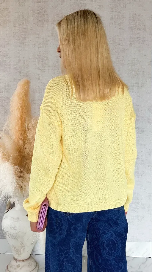 Lekki żółty sweter z kontrastowym napisem ONE SIZE - R846A