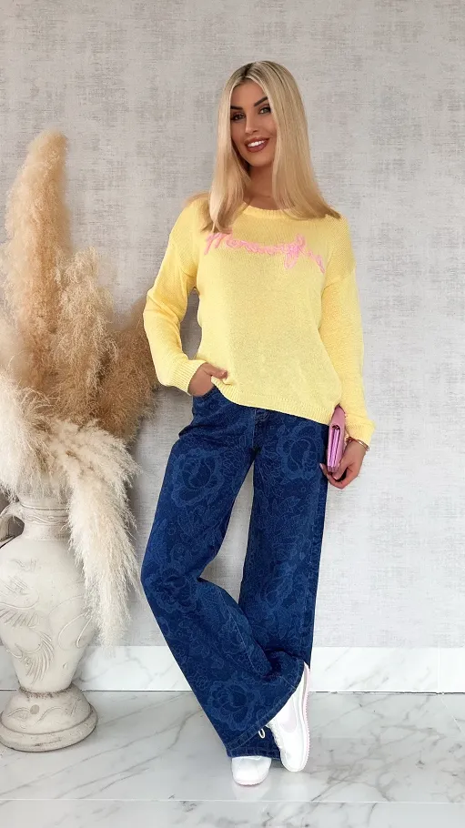 Lekki żółty sweter z kontrastowym napisem ONE SIZE - R846A