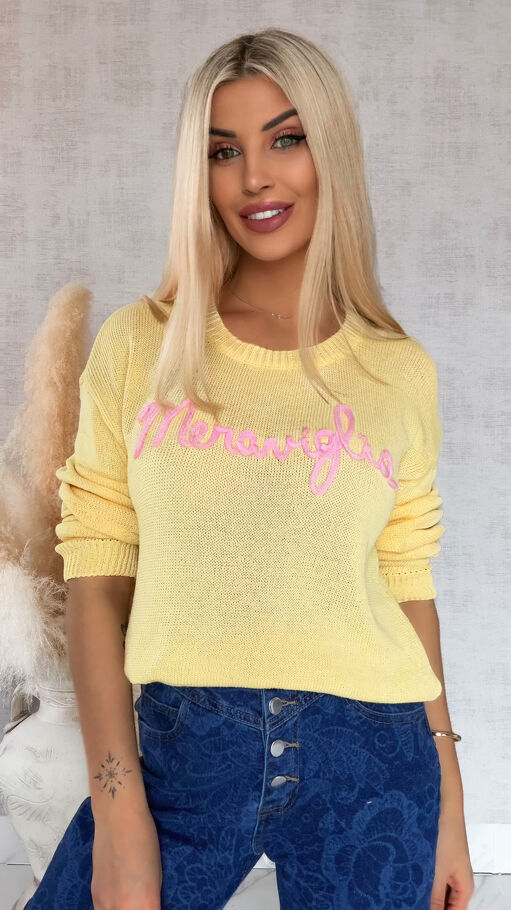 Lekki żółty sweter z kontrastowym napisem ONE SIZE - R846A