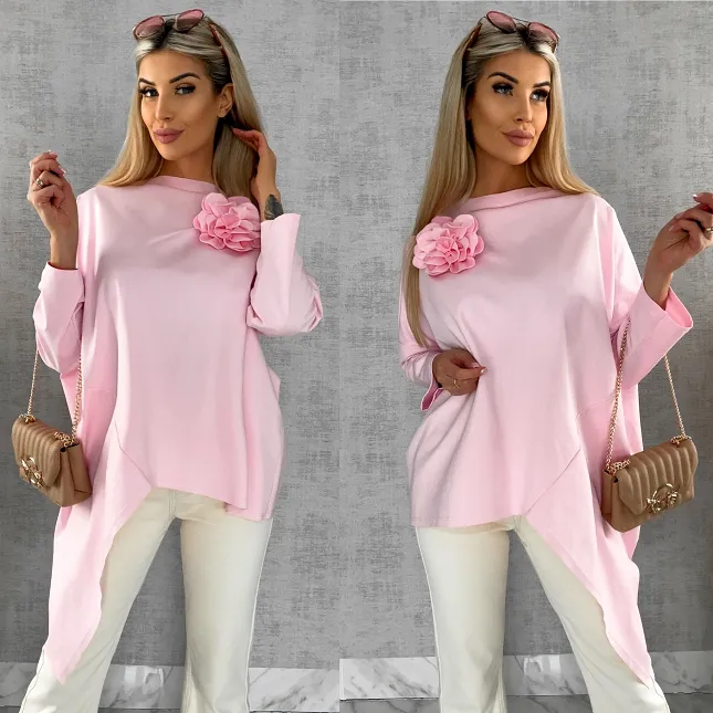 Asymetryczna pastelowa bluzka z broszką ONE SIZE różowa - P448B