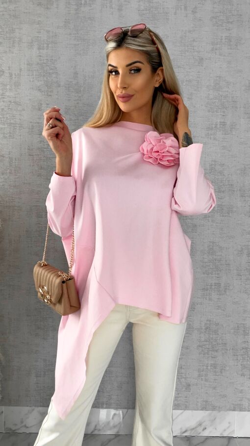 Asymetryczna pastelowa bluzka z broszką ONE SIZE różowa - R448B