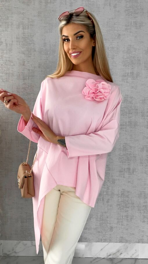 Asymetryczna pastelowa bluzka z broszką ONE SIZE różowa - R448B