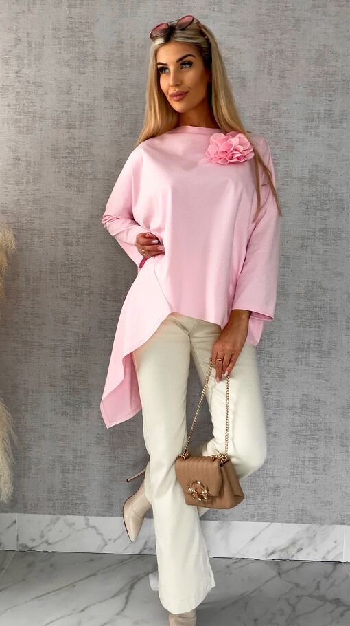 Asymetryczna pastelowa bluzka z broszką ONE SIZE różowa - R448B