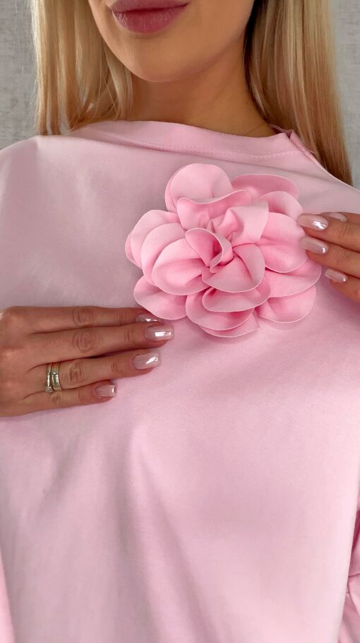 Asymetryczna pastelowa bluzka z broszką ONE SIZE różowa - R448B