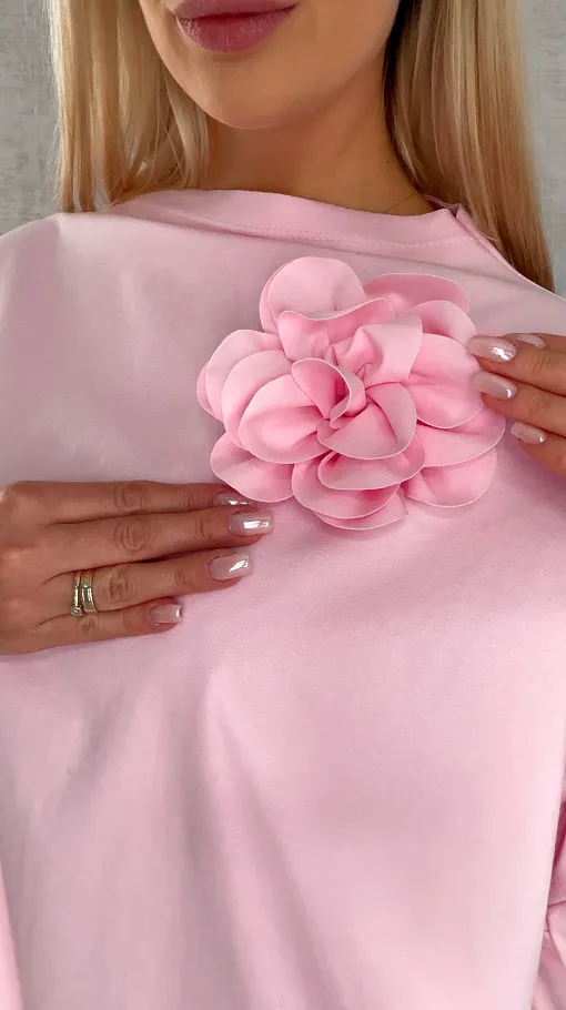 Asymetryczna pastelowa bluzka z broszką ONE SIZE różowa - P448B