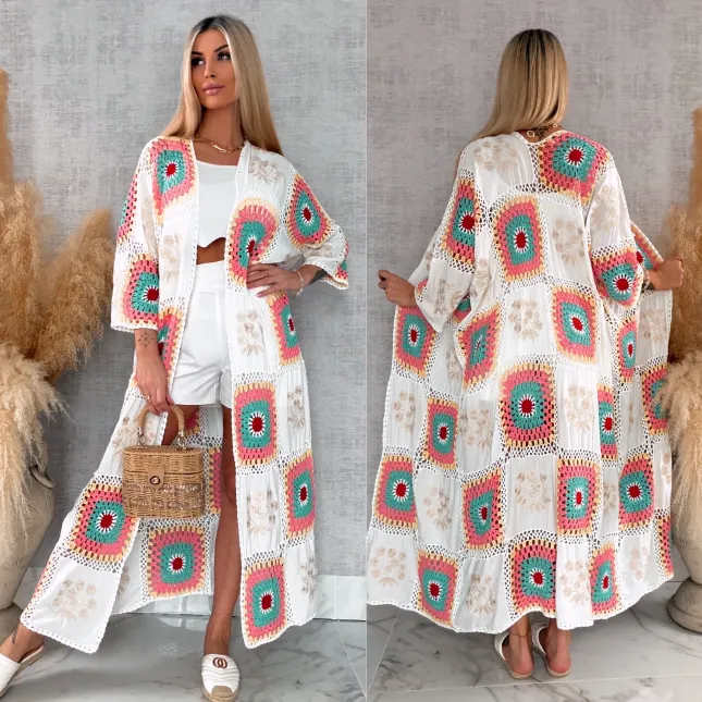 Oryginalna szydełkowa MAXI narzutka z haftowanymi kwiatami ONE SIZE biała - R702