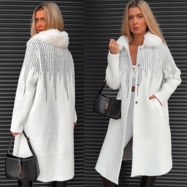 Elegancki wełniany płaszcz ALPAKA w kolorze ecru z kontrastowym wzorem ONE SIZE - S614