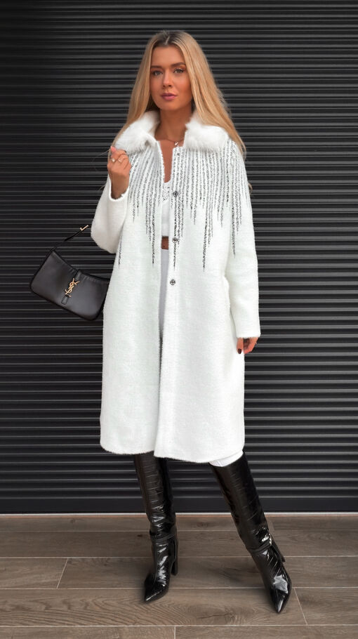 Elegancki wełniany płaszcz ALPAKA w kolorze ecru z kontrastowym wzorem ONE SIZE - S614