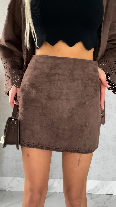 Czekoladowa zamszowa mini spódnica na wiosnę - R530