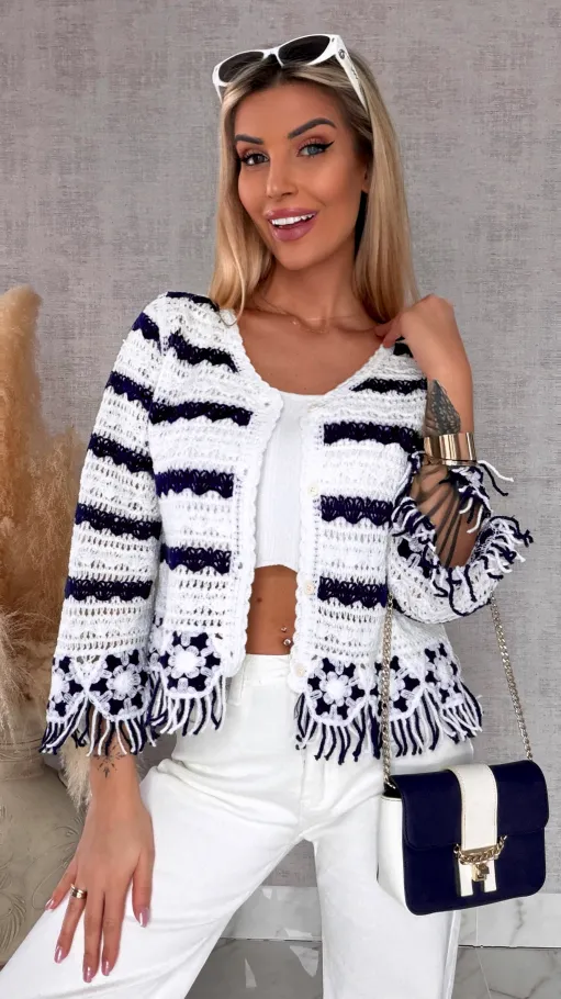 Szydełkowy sweter zapinany na guziki z frędzlami ONE SIZE biały - R744A