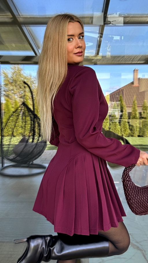 Elegancka burgundowa sukienka w marynarkowym stylu - N854