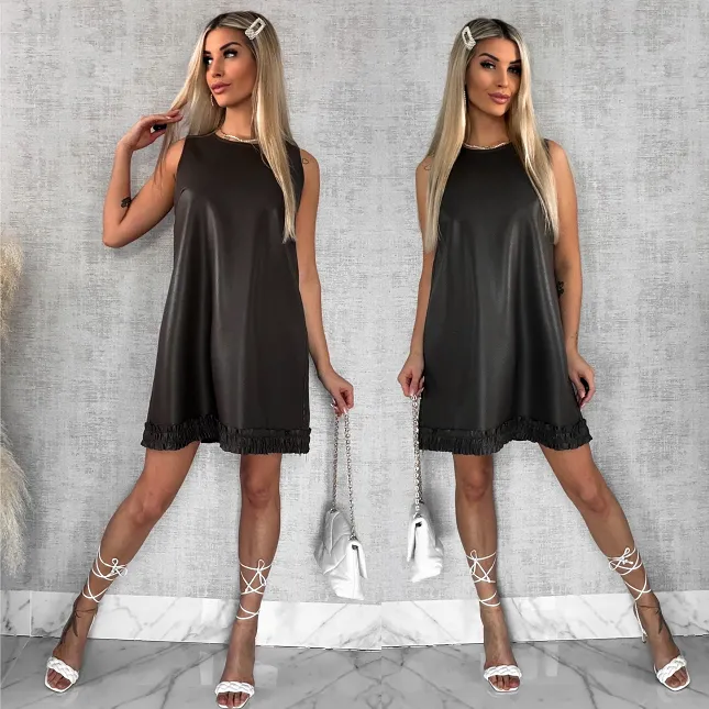 Świetna ciemno brązowa sukienka z eko skóry - R476