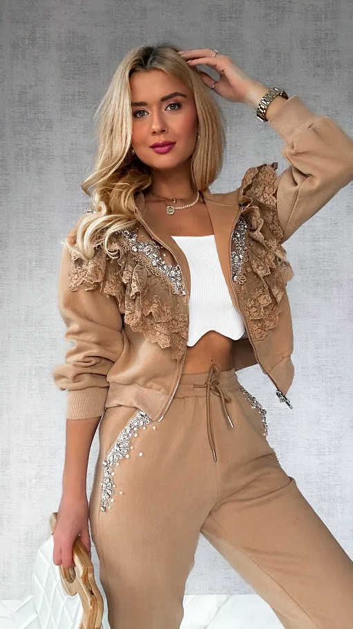 Bawełniany BEŻOWY komplet dresowy zdobiony srebrnymi dodatkami - P168B