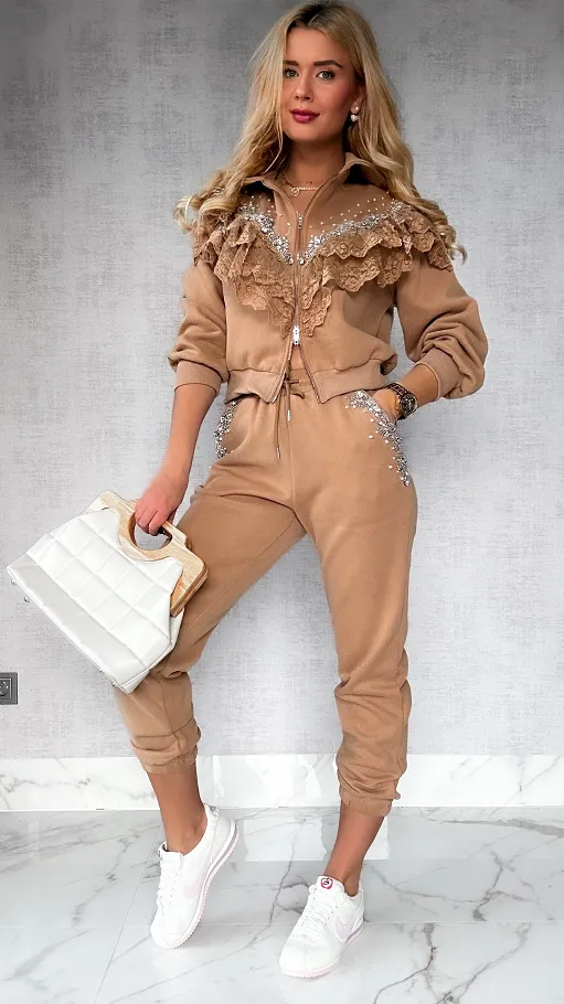Bawełniany BEŻOWY komplet dresowy zdobiony srebrnymi dodatkami - P168B
