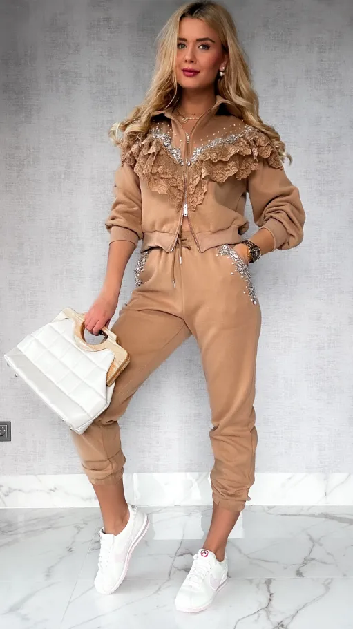 Bawełniany BEŻOWY komplet dresowy zdobiony srebrnymi dodatkami - P168B