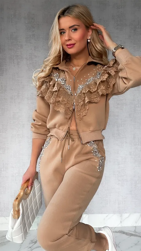 Bawełniany BEŻOWY komplet dresowy zdobiony srebrnymi dodatkami - P168B