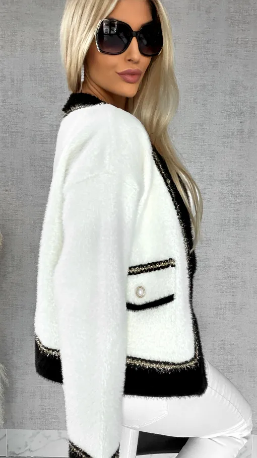 Elegancka biała marynarka w stylu alpaki ONE SIZE - R552A