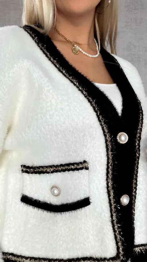 Elegancka biała marynarka w stylu alpaki ONE SIZE - R552A