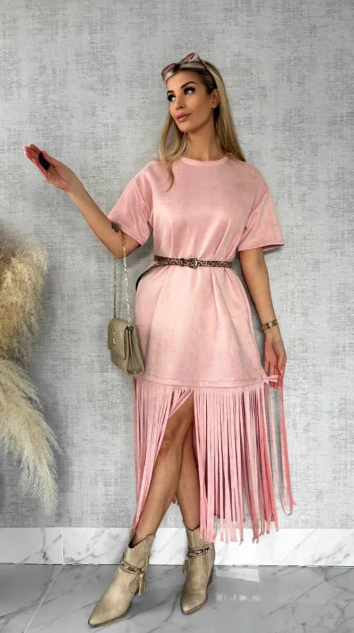 Modna zamszowa sukienka z frędzlami i paskiem ONE SIZE różowa - R432B