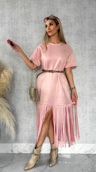 Modna zamszowa sukienka z frędzlami i paskiem ONE SIZE różowa - R432B