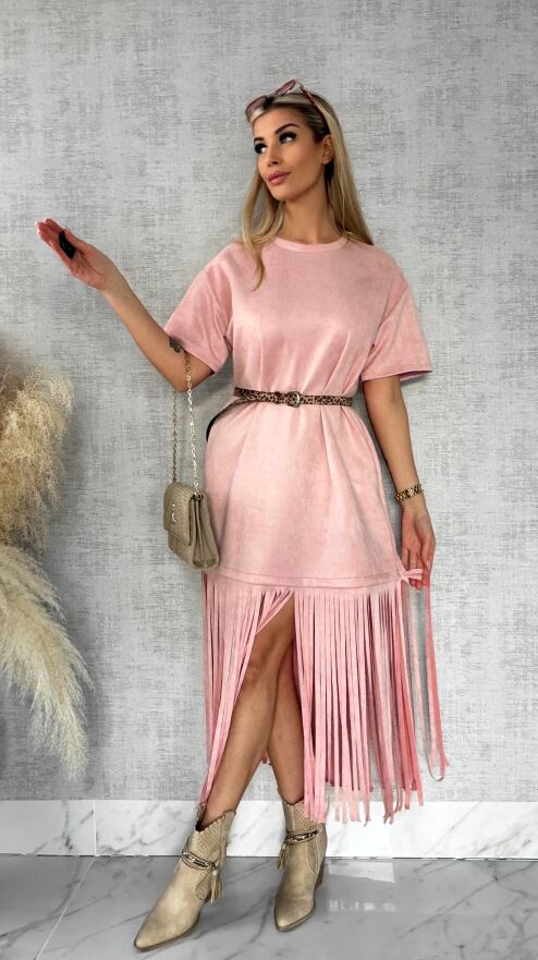 Modna zamszowa sukienka z frędzlami i paskiem ONE SIZE różowa - R432B