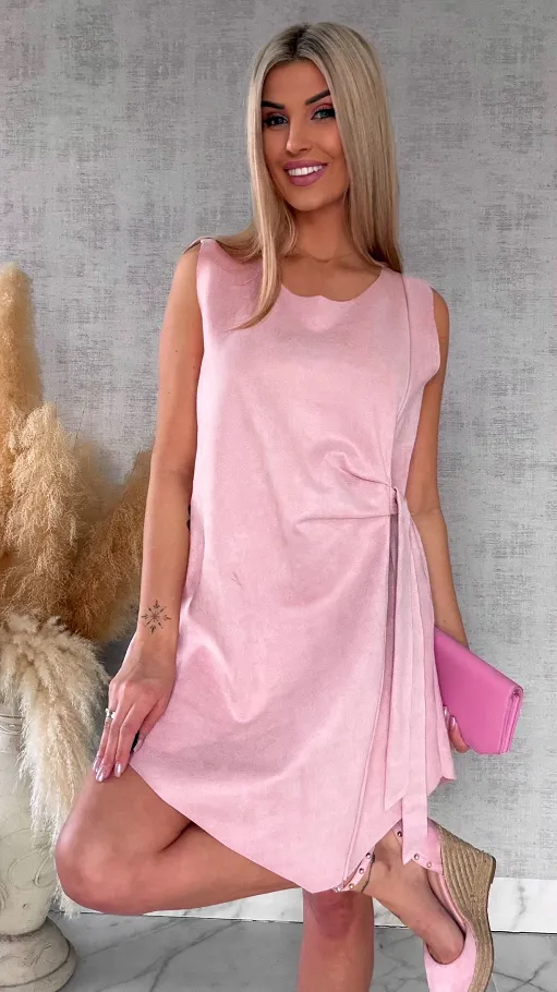 Różowa sukienka z eko zamszu z wiązaniem ONE SIZE - R435B