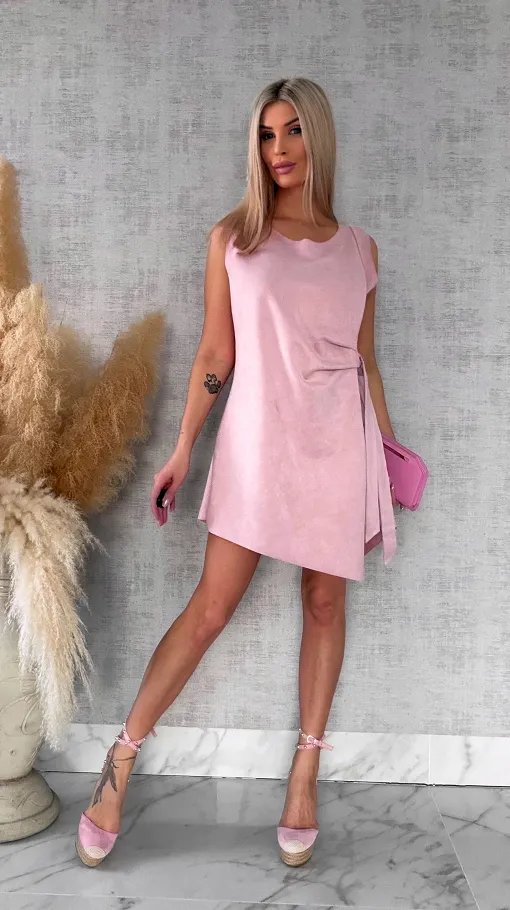 Różowa sukienka z eko zamszu z wiązaniem ONE SIZE - R435B