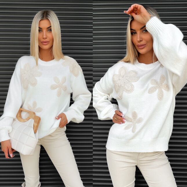 Biały sweter z gipiurowymi ozdobami ONE SIZE - S352