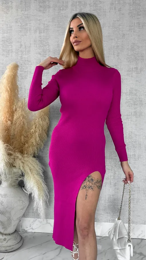Midi sukienka dzianinowa w prążki z rozcięciem ONE SIZE fuksja - R578