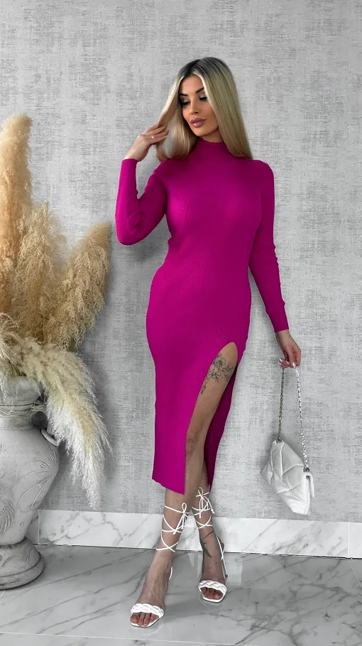Midi sukienka dzianinowa w prążki z rozcięciem ONE SIZE fuksja - R578