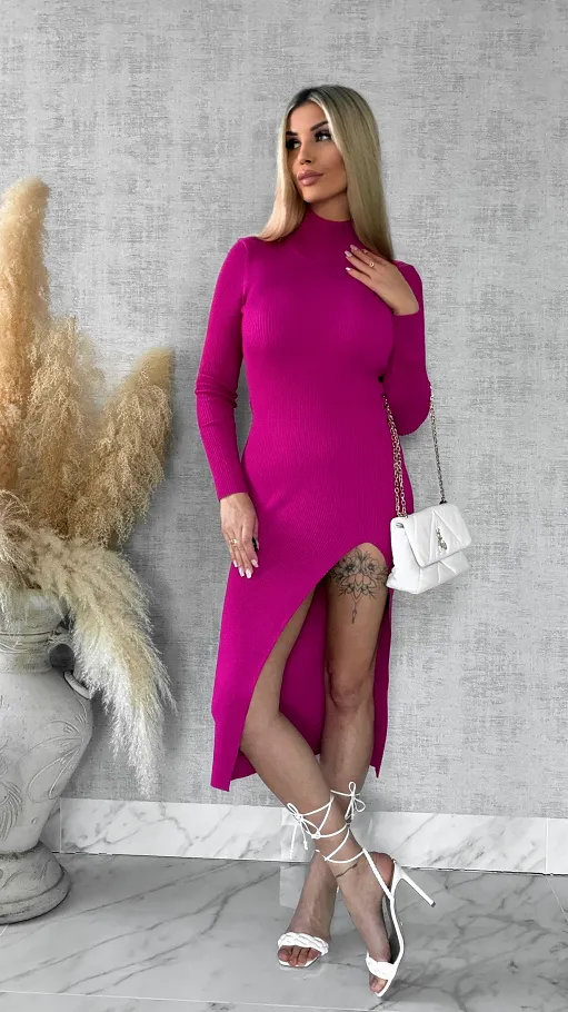 Midi sukienka dzianinowa w prążki z rozcięciem ONE SIZE fuksja - R578