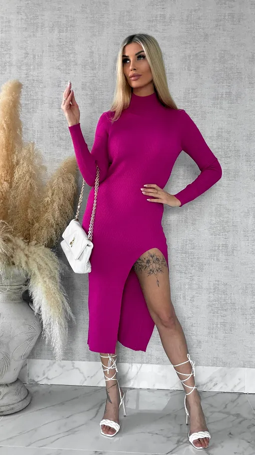 Midi sukienka dzianinowa w prążki z rozcięciem ONE SIZE fuksja - R578
