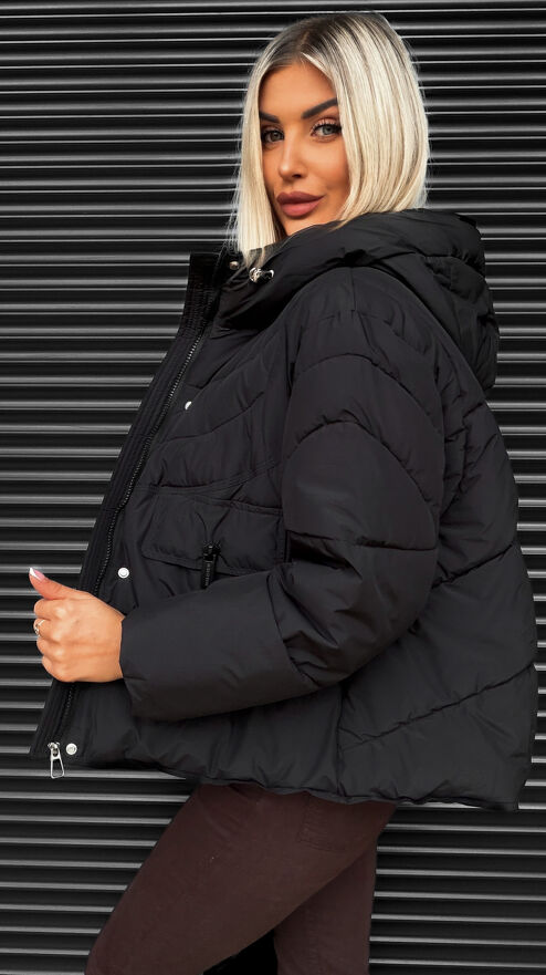 Lekka zimowa kurtka z kapturem w klasycznym stylu BLACK - S437
