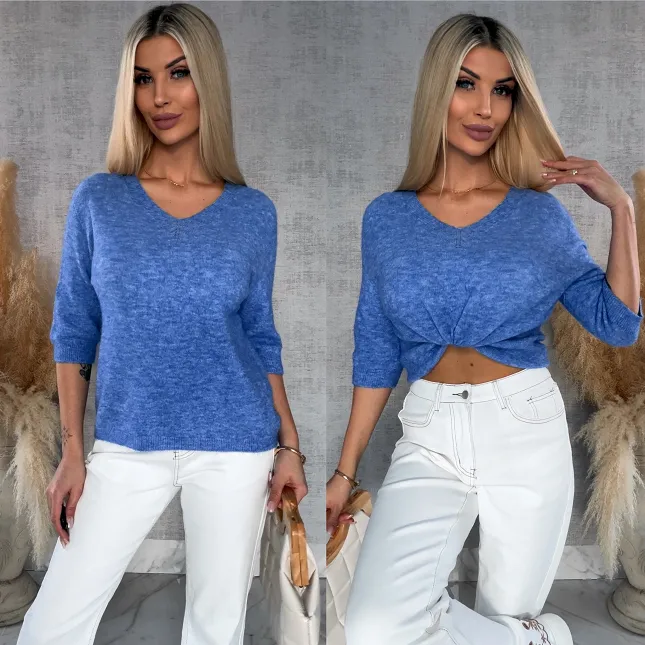 Lekki klasyczny sweter na wiosnę w serek BLUE JEANS - R663B