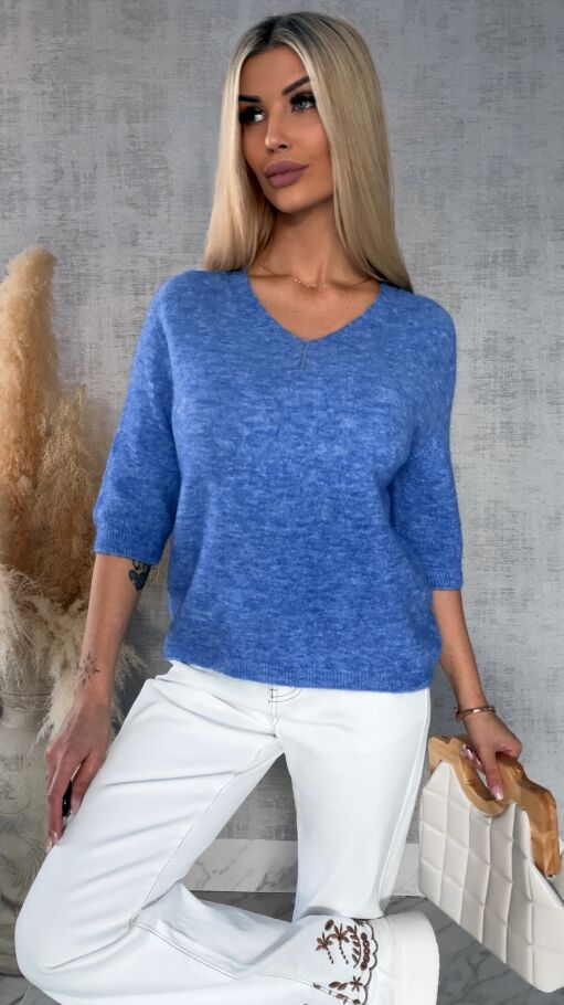 Lekki klasyczny sweter na wiosnę w serek BLUE JEANS - R663B
