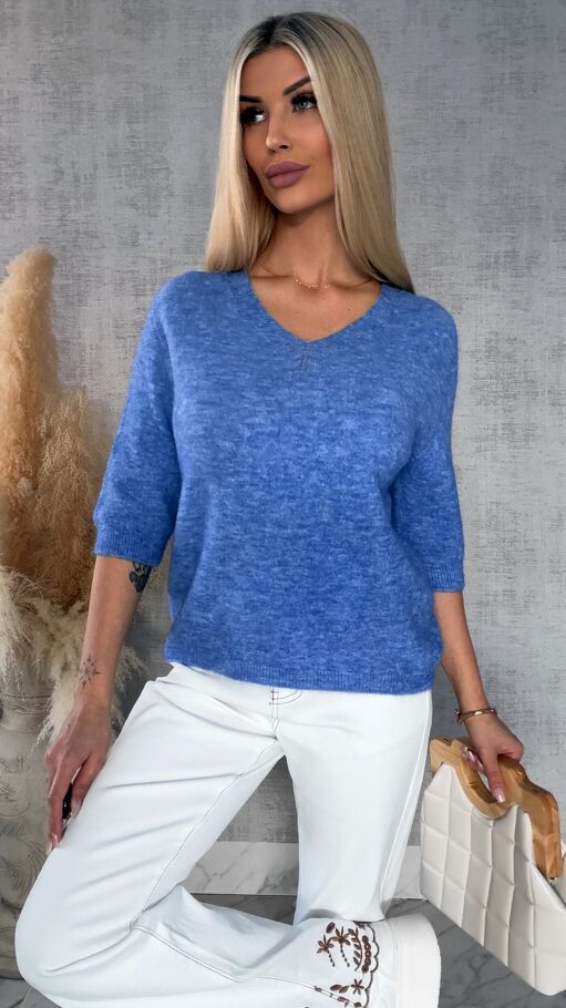 Lekki klasyczny sweter na wiosnę w serek BLUE JEANS - R663B