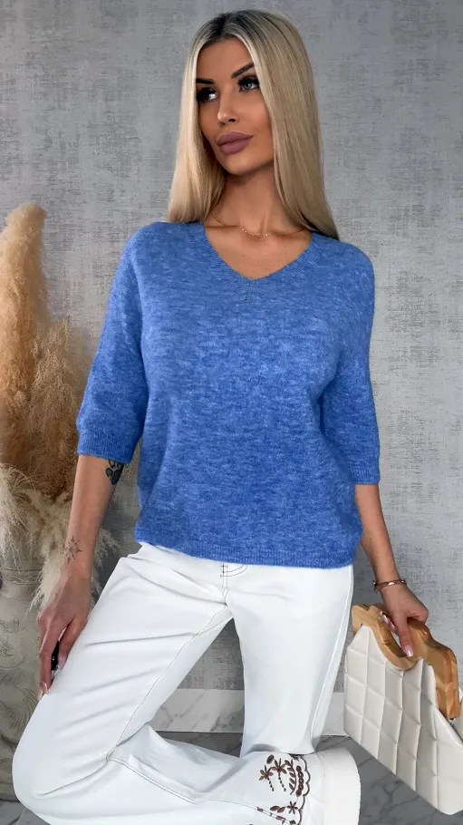 Lekki klasyczny sweter na wiosnę w serek BLUE JEANS - R663B