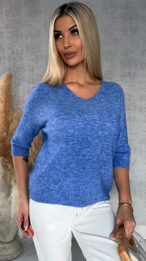 Lekki klasyczny sweter na wiosnę w serek BLUE JEANS - R663B