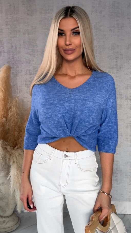 Lekki klasyczny sweter na wiosnę w serek BLUE JEANS - R663B