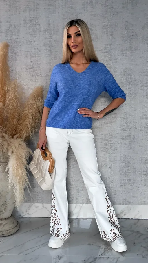 Lekki klasyczny sweter na wiosnę w serek BLUE JEANS - R663B