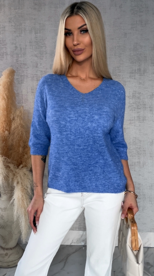 Lekki klasyczny sweter na wiosnę w serek BLUE JEANS - R663B