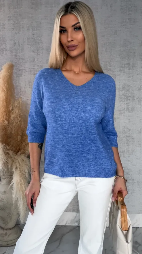 Lekki klasyczny sweter na wiosnę w serek BLUE JEANS - R663B