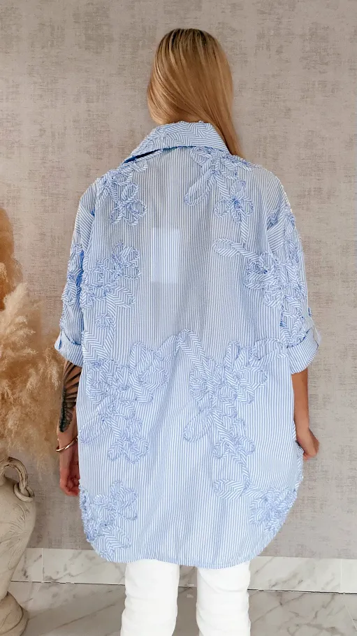 Niebieska bawełniana koszula w paski z białą koronką ONE SIZE - R818