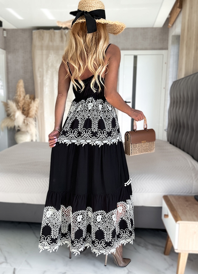 Maxi czarna sukienka PREMIUM z kontrastową białą koronką z wiskozy - N130