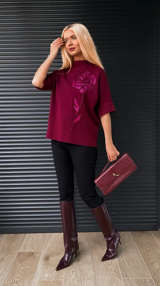 Sweter półgolf w kolorze BORDO z różą - R178A