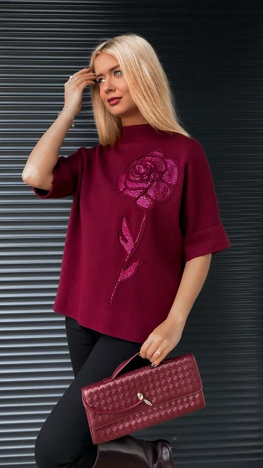 Sweter półgolf w kolorze BORDO z różą - R178A