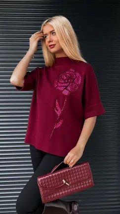 Sweter półgolf w kolorze BORDO z różą - R178A