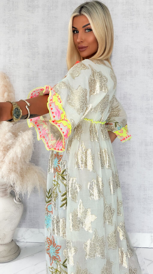 Letnia MAXI sukienka w stylu BOHO z neonowymi ozdobami i złotymi haftami - S221